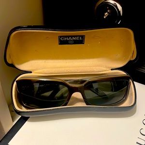 Beautiful 🤩 Chanel black sunglasses . Limited edition 🕶🖤